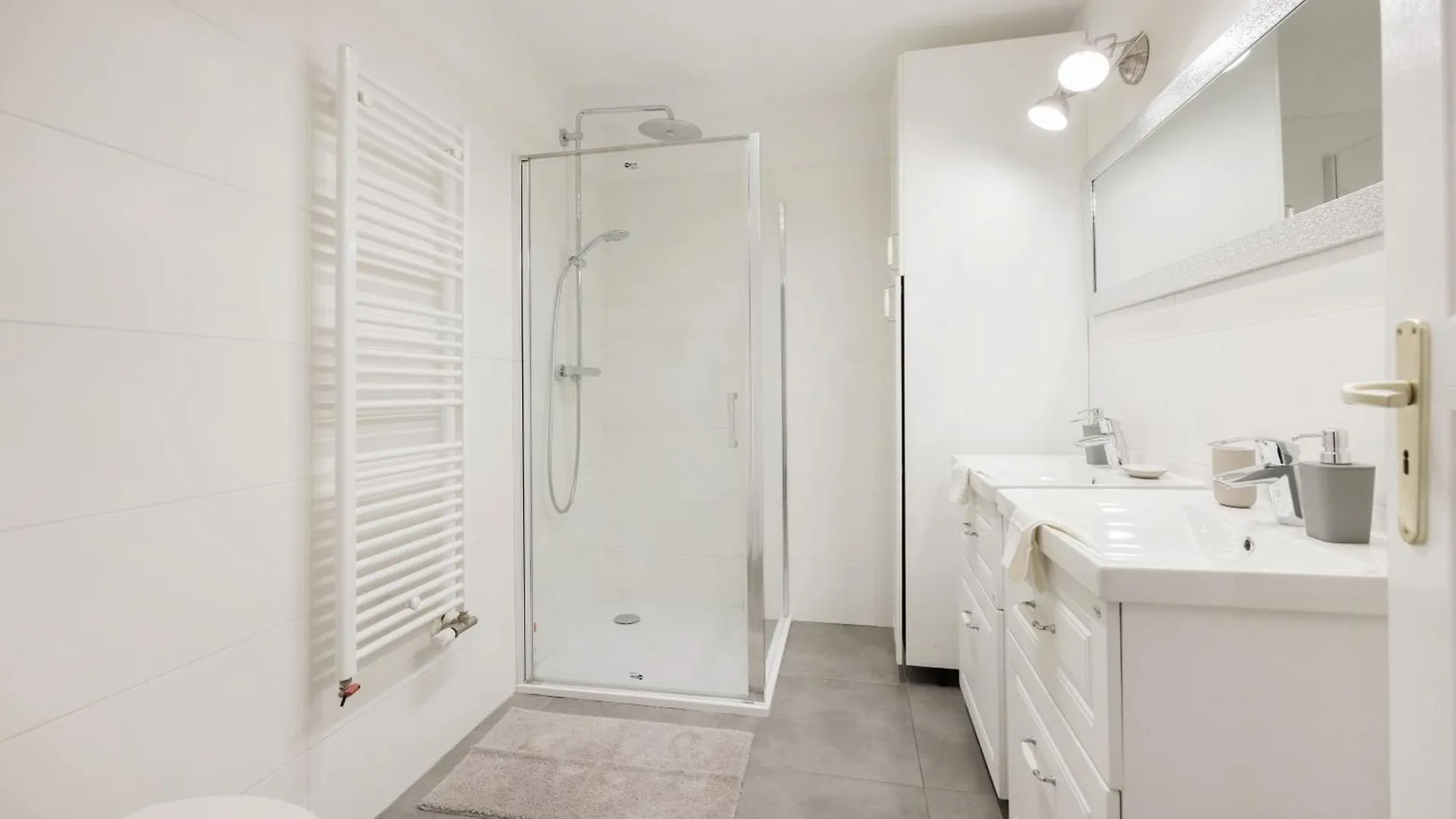 Spacious And Charming Apartment In The Centre Budapest