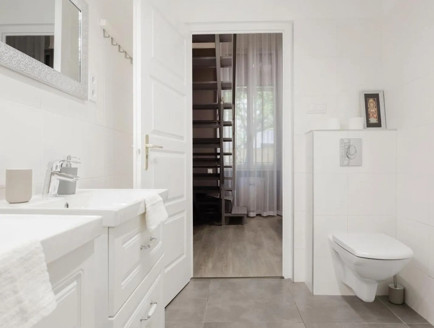 Spacious And Charming Apartment In The Centre Budapest