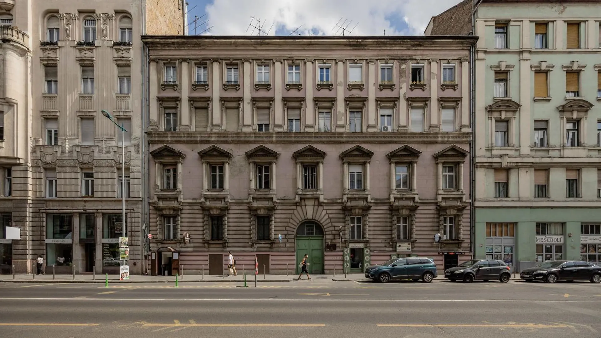 Spacious And Charming Apartment In The Centre Budapest